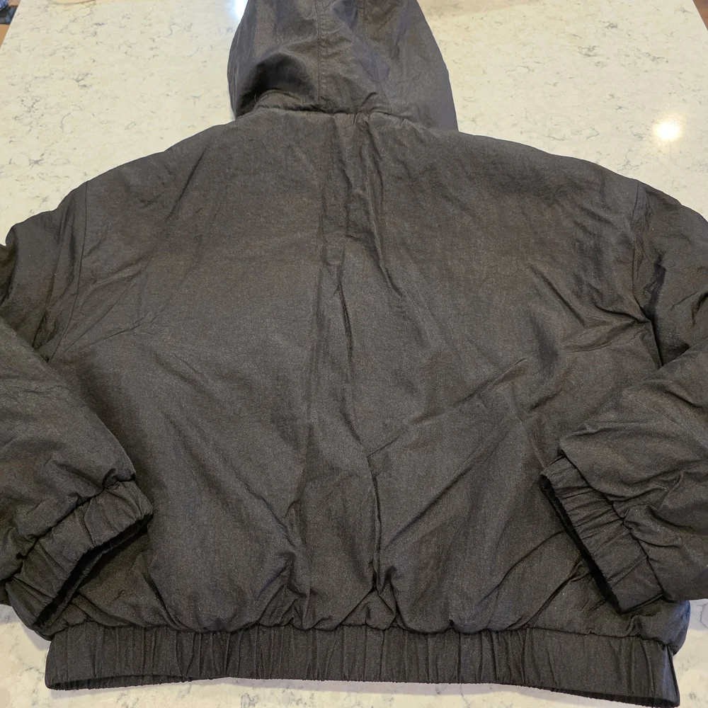 Vigoss Cropped Puffer Hooded Jacket Black Size Large NWT!